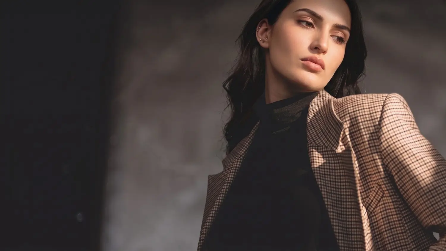 Houndstooth blazer with black turtleneck for office