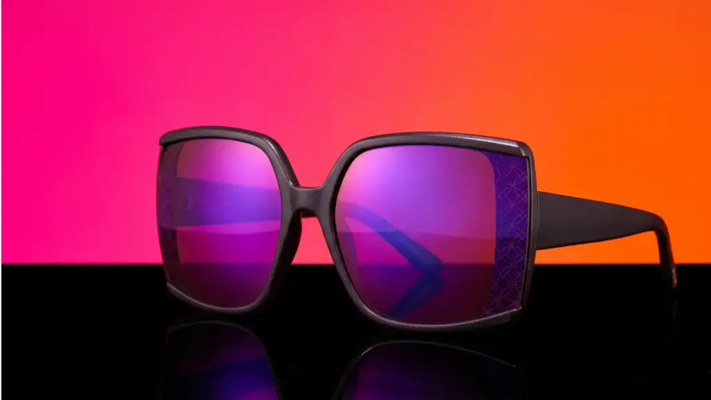 IDEE oversized sunglasses for women with purple UV protected lenses side profile styling
