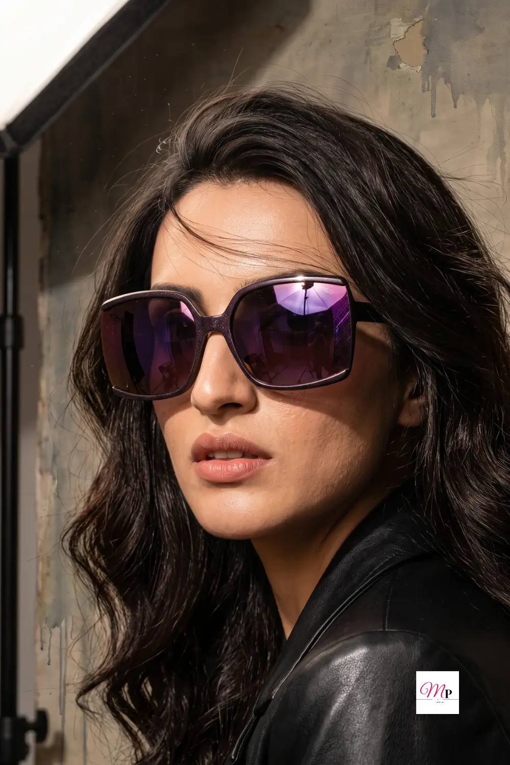 Woman styling IDEE oversized UV protected sunglasses for daily wear India — roz marra ke liye stylish eyewear
