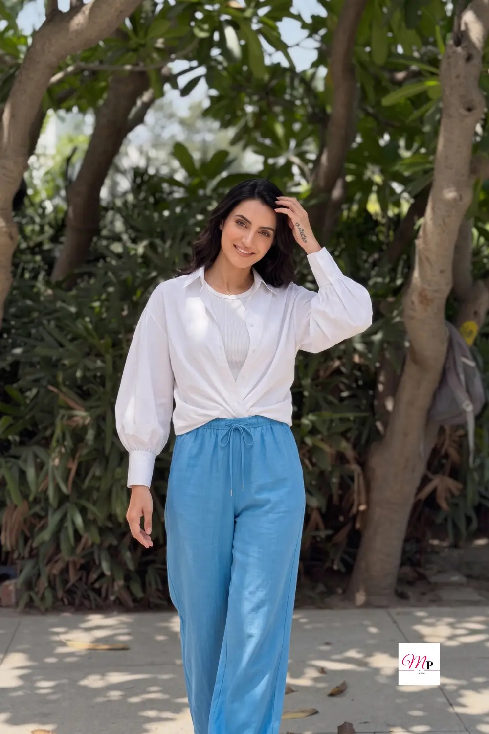 Women walking in linen blend palazzo trousers showing movement and drape — garmiyon ke liye perfect bottom wear