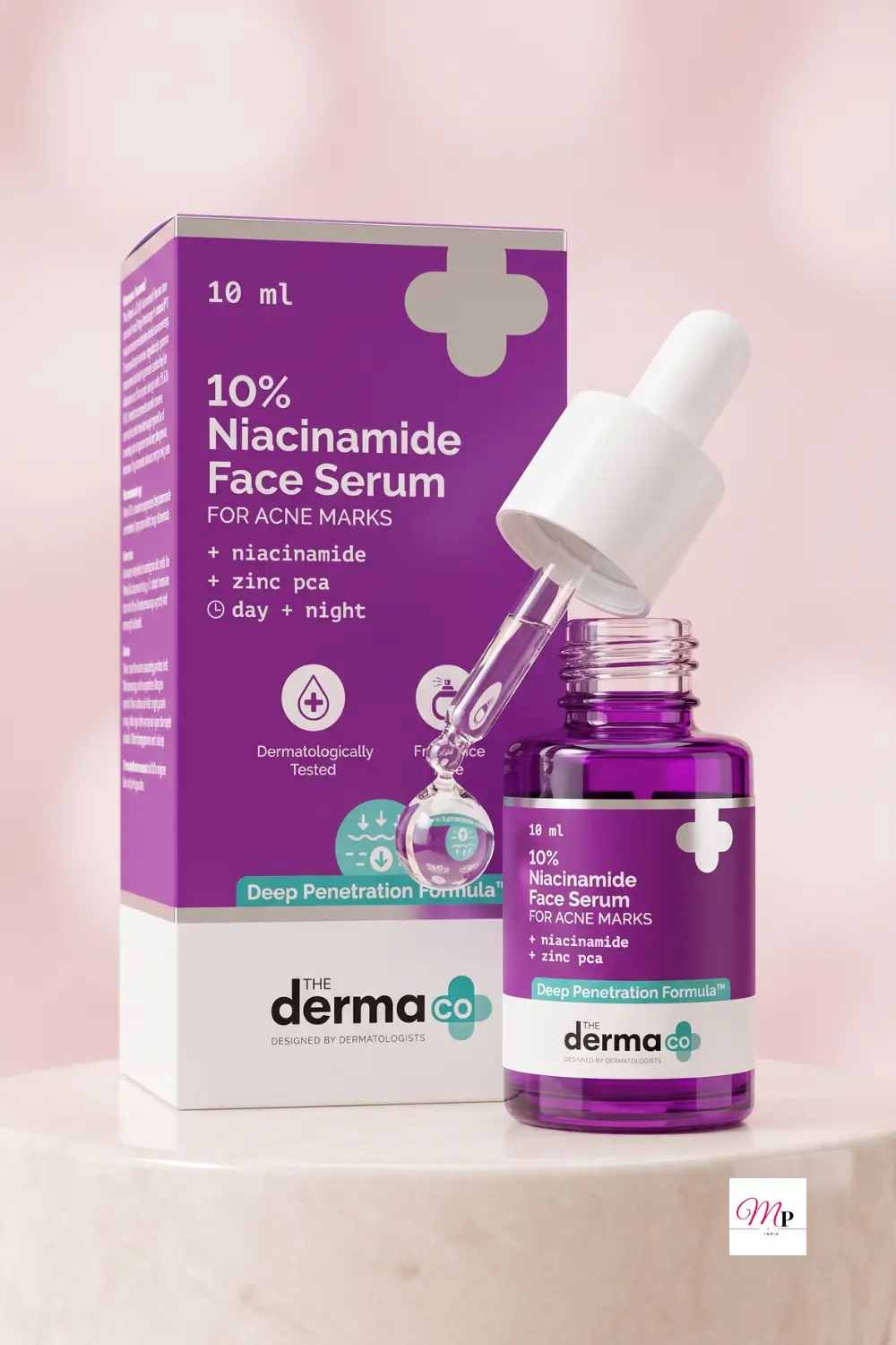 The Derma Co 10% Niacinamide Serum dropper with serum droplet close-up showing glass bottle and pipette mechanism | The Derma Co 10% Niacinamide Serum ka dropper aur serum droplet close-up mein glass bottle aur pipette mechanism dikha raha hai